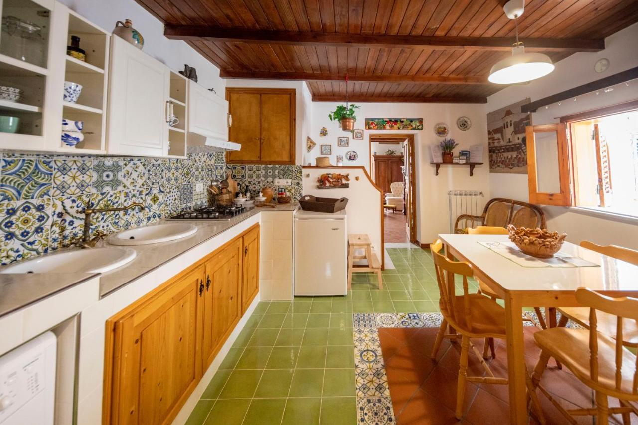 Familyholidays La Finestra Di Fronte Cefalù Exterior foto