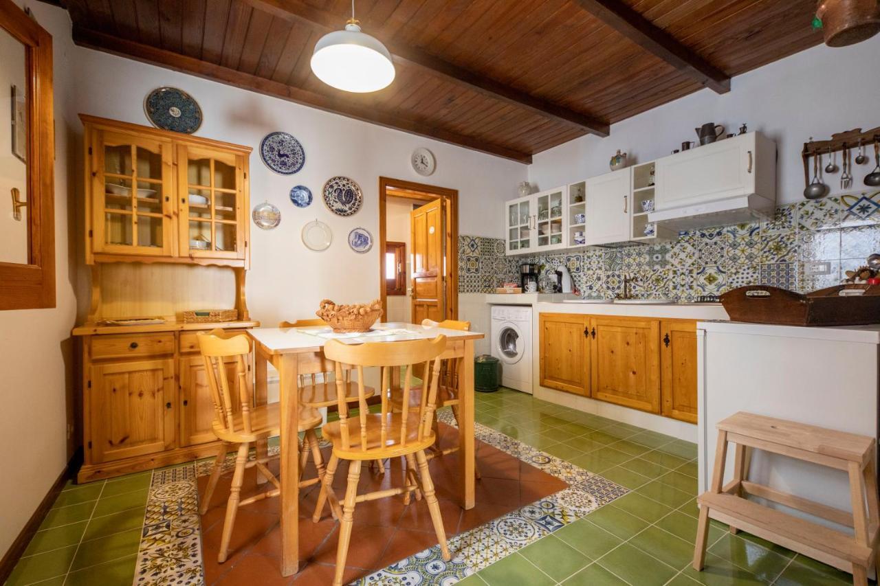Familyholidays La Finestra Di Fronte Cefalù Exterior foto