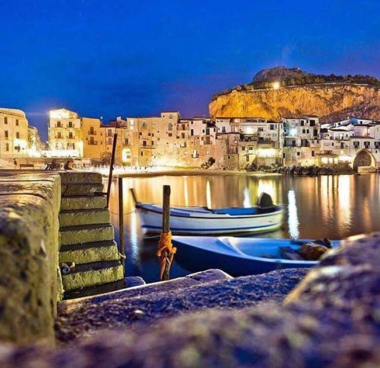 Familyholidays La Finestra Di Fronte Cefalù Exterior foto