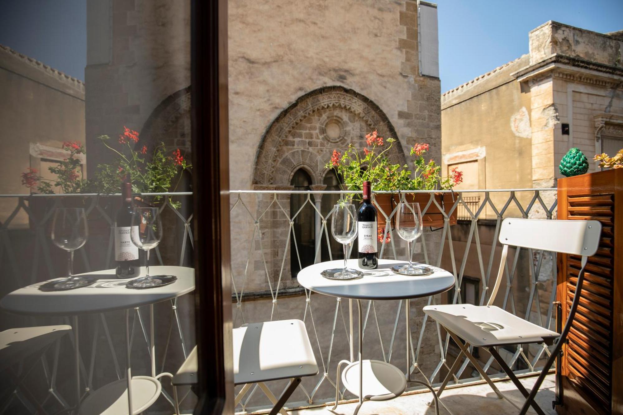 Familyholidays La Finestra Di Fronte Cefalù Exterior foto